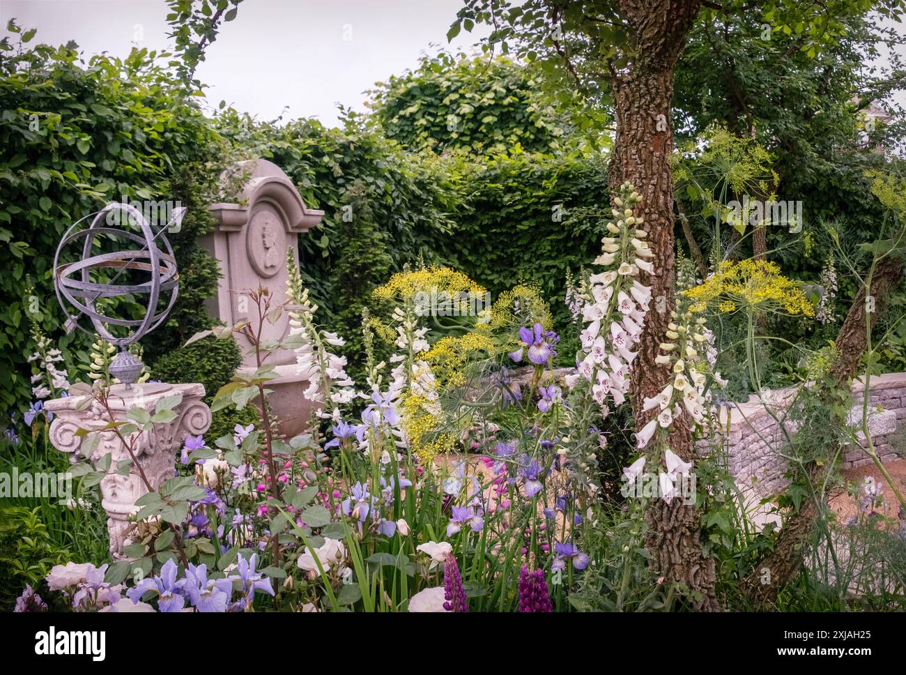The Bridgerton Garden bei der Chelsea Flower Show 2024 in London, Großbritannien. Stockfoto