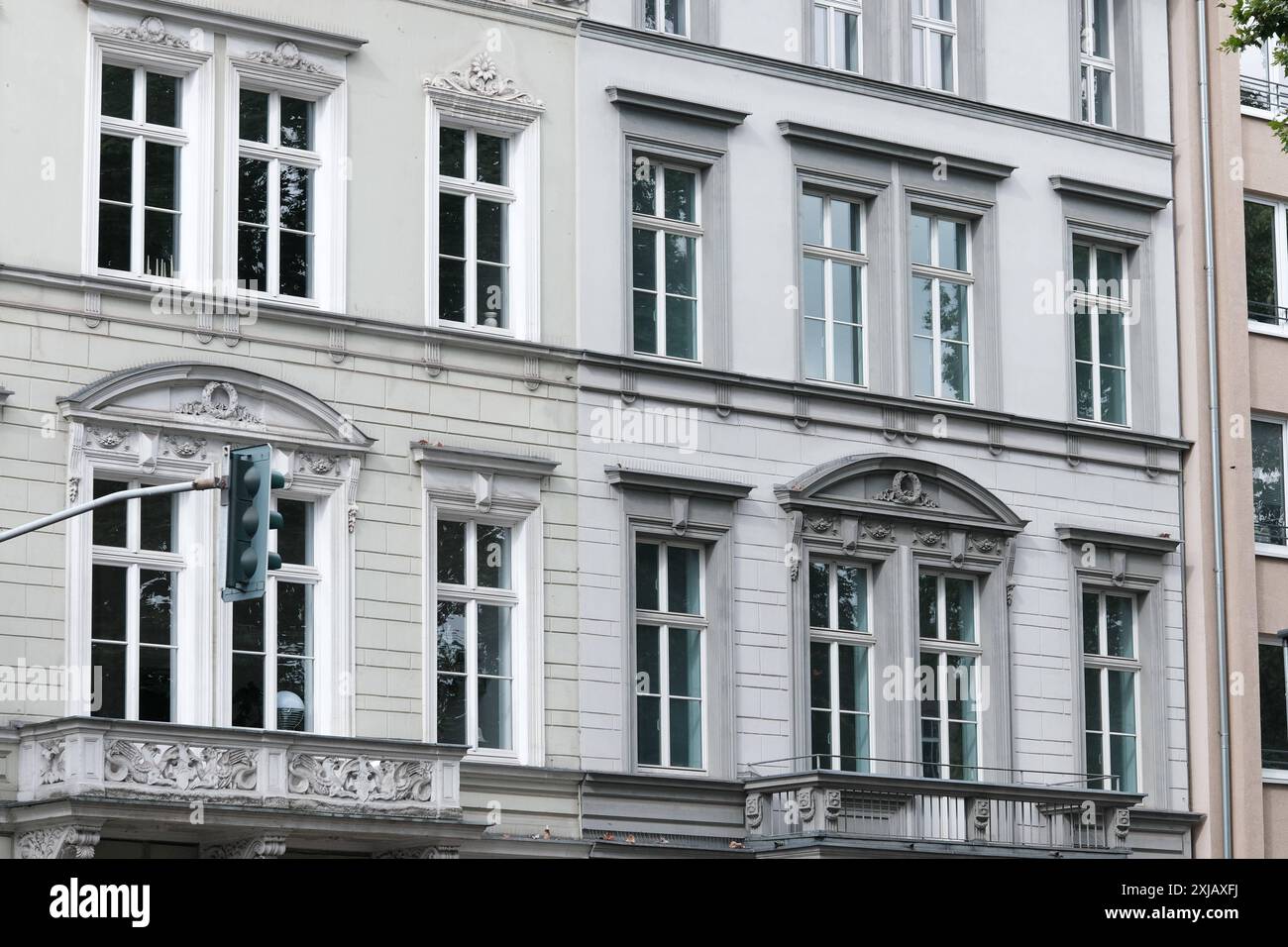 Düsseldorf 17.07.2024 Wohnungen Wohnungsnot Mietswohnung Mieten Mietpreis sozialer Wohnungsbau Immobilien Wohnraummangel Wohnung Baustelle Neubau Mehrfamilienhaus Mietshaus Miete Mietspiegel Mietpreisspiegel Immobilie Wohnungsmangel Baustau Wohnimmobilie Wohnungsimmobilien Mietpreise Altbau Leerstand Baumaterial Baustoffe Ballungsgebiet bezahlbarer Wohnraum CO2-Preis CO2 Bundes-Klimaschutzgesetz Heizen Heizung Klimapaket Mieter Vermieter Mietpreisbremse Klimasteuer Energiewende Büro Büros Homeoffice Home-Office Konjunkturpaket Grundsteuerreform Grundsteuererklärung Wohngeld Wohnungsgeld Wohnun Stockfoto