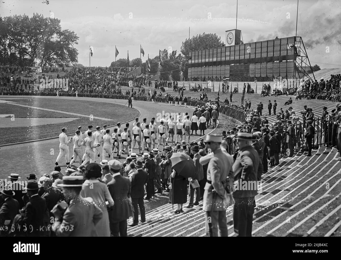 Frankreich, Paris 1924 - Eröffnungszeremonie der Olympischen Sommerspiele - die Eröffnungszeremonie der Olympischen Sommerspiele 1924 fand am 5. Juli 1924 im Olympiastadion in Colombes (heute Yves-du-Manoir-Stadion) statt Stockfoto