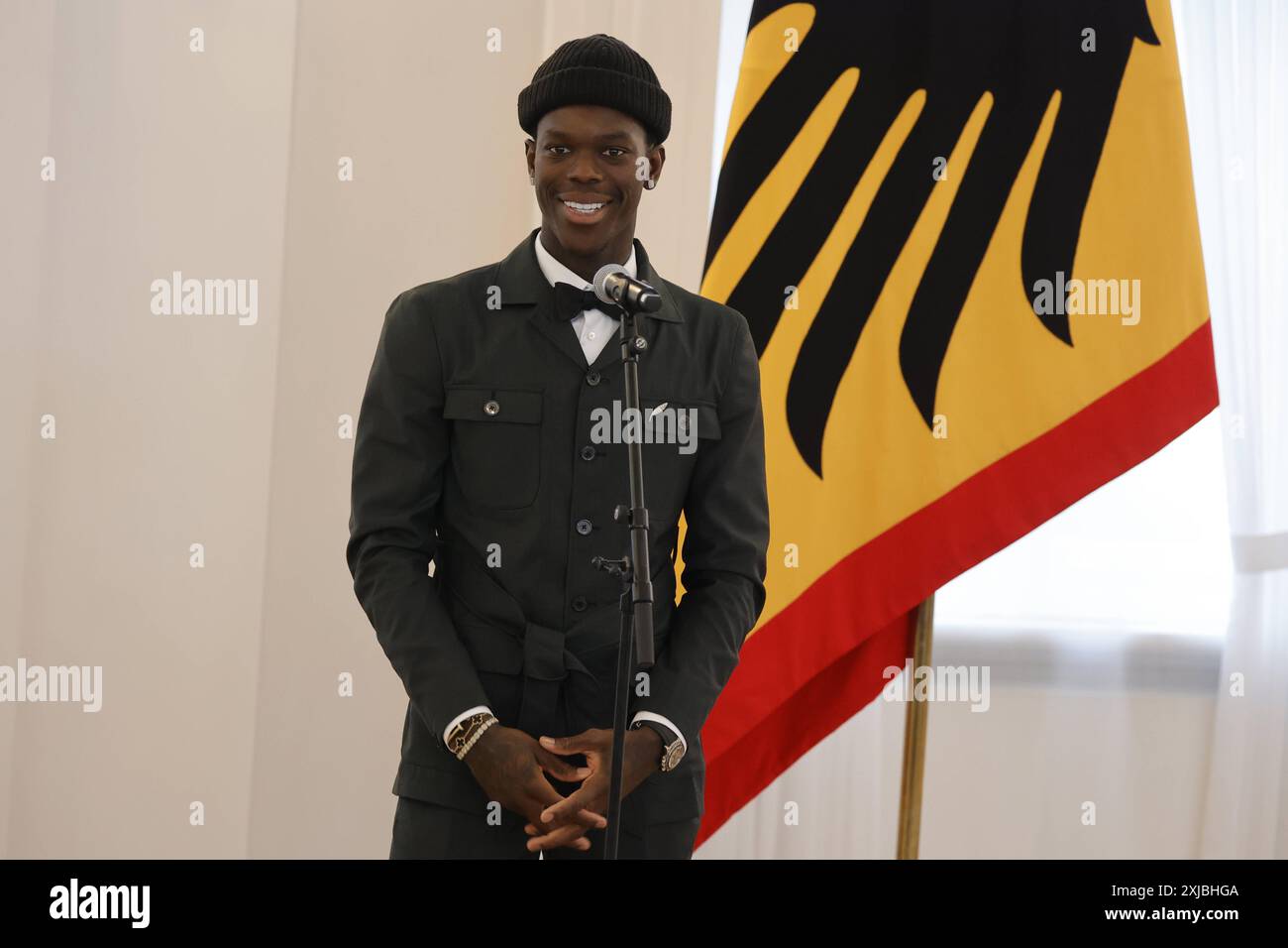 Dennis Schröder, Deutschland, Berlin, Schloss Bellevue, Basketball-Weltmeister erhalten Silbernes Lorbeerblatt von Bundespräsident Steinmeier *** Dennis Schröder, Deutschland, Berlin, Schloss Bellevue, Basketball-Weltmeister erhalten Silbernes Lorbeerblatt von Bundespräsident Steinmeier Stockfoto