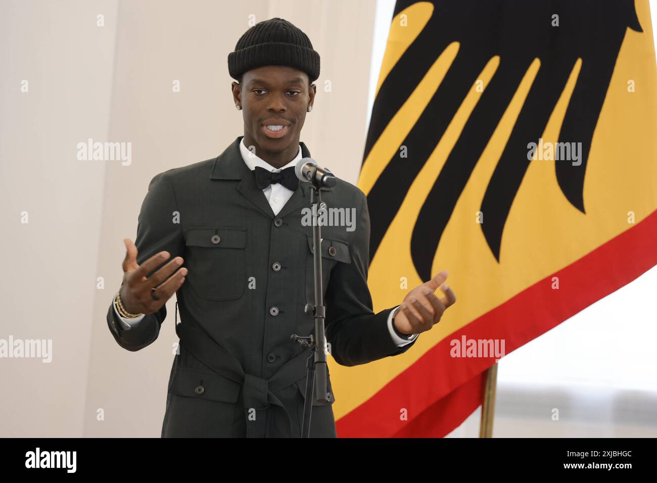 Dennis Schröder, Deutschland, Berlin, Schloss Bellevue, Basketball-Weltmeister erhalten Silbernes Lorbeerblatt von Bundespräsident Steinmeier *** Dennis Schröder, Deutschland, Berlin, Schloss Bellevue, Basketball-Weltmeister erhalten Silbernes Lorbeerblatt von Bundespräsident Steinmeier Stockfoto