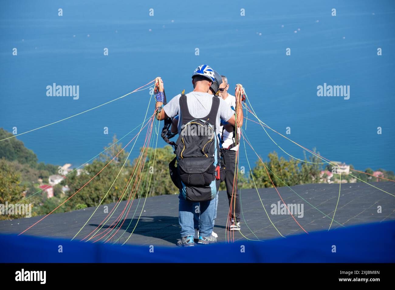 Paraglider Parachute Startet Cliff Stockfoto