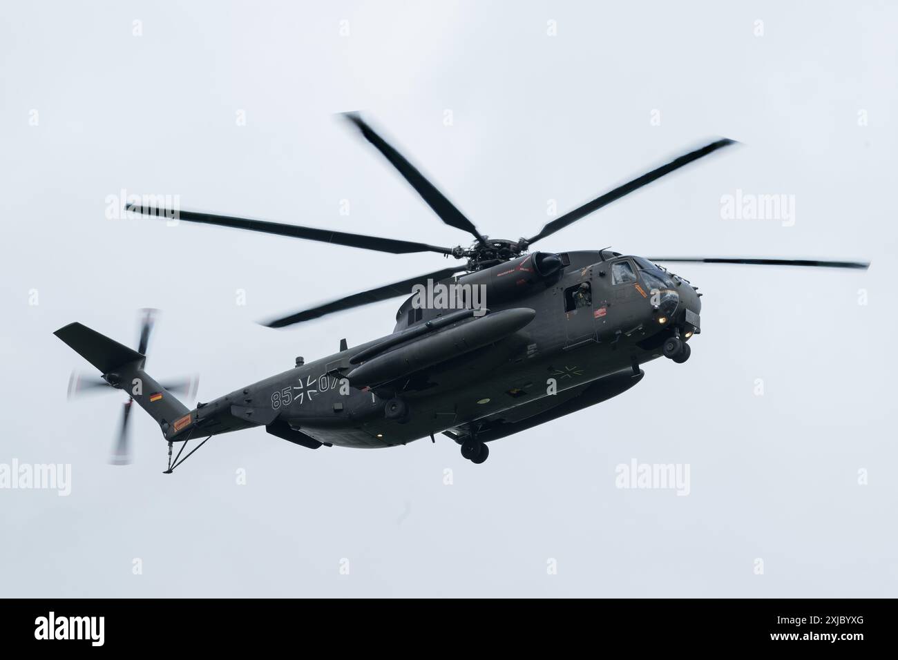 Cirencester, Großbritannien. Juli 2024. Sikorsky CH-53 Seehengst der HSG 64 Deutsche Luftwaffe trifft am 17. Juli 2024 während des Royal International Air Tattoo 2024 Arrivals Day bei der RAF Fairford, Cirencester, Vereinigtes Königreich, ein (Foto: Cody Froggatt/News Images) in Cirencester, Vereinigtes Königreich, am 17. Juli 2024. (Foto: Cody Froggatt/News Images/SIPA USA) Credit: SIPA USA/Alamy Live News Stockfoto