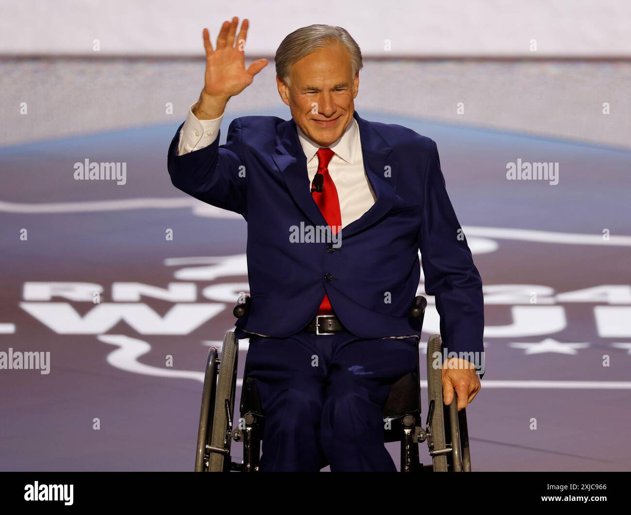 Milwaukee, Usa. Juli 2024. Greg Abbott, Gouverneur von Texas, spricht am Mittwoch, den 17. Juli 2024, auf der Republican National Convention 2024 im Fiserv Forum in Milwaukee, Wisconsin. Der dritte Tag der Konvention wird sich voraussichtlich auf die nationale Sicherheit und Außenpolitik konzentrieren. Foto: Tannen Maury/UPI Credit: UPI/Alamy Live News Stockfoto