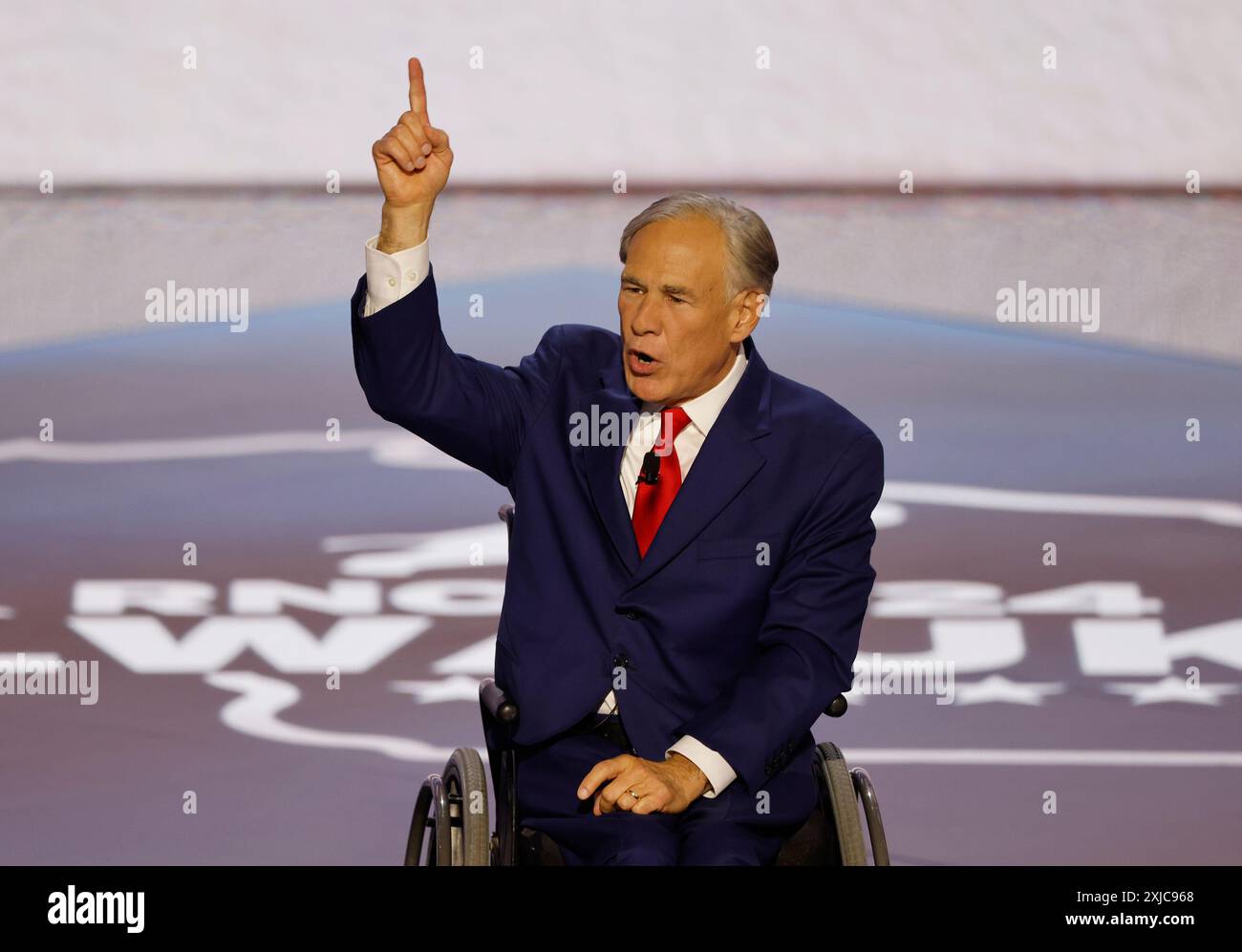 Milwaukee, Usa. Juli 2024. Greg Abbott spricht auf der Republican National Convention 2024 im Fiserv Forum in Milwaukee, Wisconsin am Mittwoch, den 17. Juli 2024. Der dritte Tag der Konvention wird sich voraussichtlich auf die nationale Sicherheit und Außenpolitik konzentrieren. Foto: Tannen Maury/UPI Credit: UPI/Alamy Live News Stockfoto