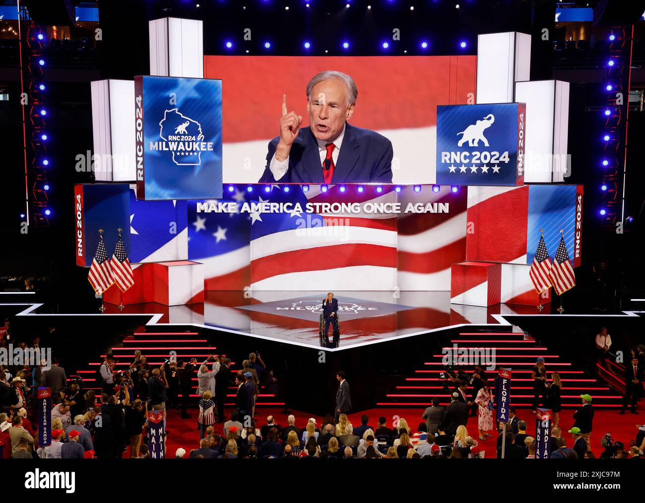 Milwaukee, Usa. Juli 2024. Greg Abbott spricht auf der Republican National Convention 2024 im Fiserv Forum in Milwaukee, Wisconsin am Mittwoch, den 17. Juli 2024. Der dritte Tag der Konvention wird sich voraussichtlich auf die nationale Sicherheit und Außenpolitik konzentrieren. Foto: Tannen Maury/UPI Credit: UPI/Alamy Live News Stockfoto