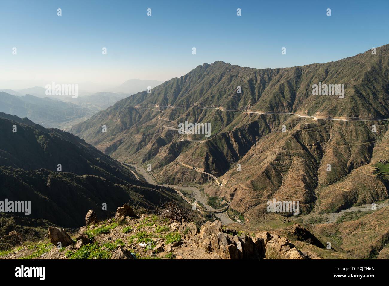 Al Bahah, Saudi-Arabien: Dramati-Ansicht der Bergstraße nahe Al Bahah in den Hijaz-Bergen in Saudi-Arabien im Nahen Osten Stockfoto