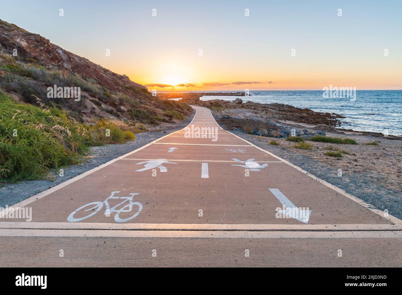 Neue Fahrradstraße entlang der Küste von O'Sullivans Beach mit malerischer Aussicht, Südaustralien Stockfoto