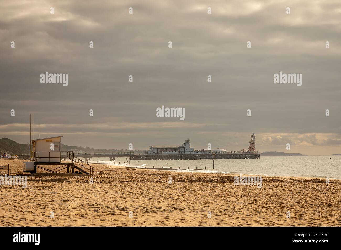 Bournemouth Pier and Beach, Bournemouth, Dorset, England, Großbritannien Stockfoto