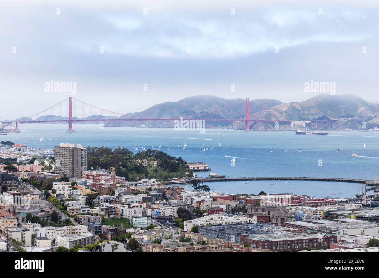 Aus der Vogelperspektive auf die San Francisco Golden Gate Bridge und die Bay Area Stockfoto