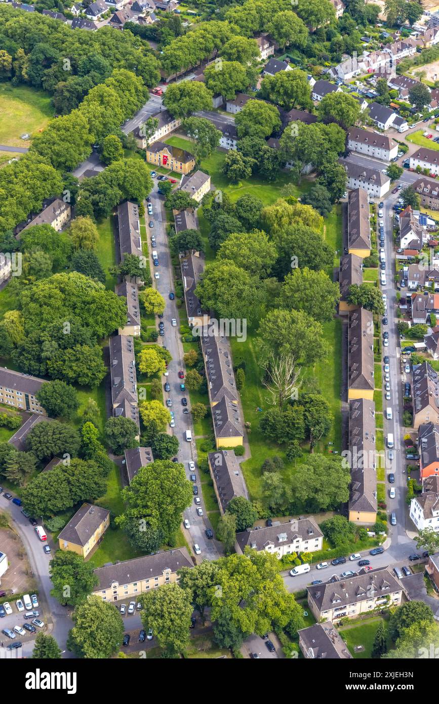 Luftbild, Duisburg-West, Wohnsiedlung Reihenhaus Mietshäuser Brückenstraße, Gillhausenstraße und Werthauser Straße, grüne Bäume, Hochemmerich, Duisburg, Ruhrgebiet, Nordrhein-Westfalen, Deutschland ACHTUNGxMINDESTHONORARx60xEURO *** Luftansicht, Duisburg West, Wohnsiedlung Reihenhäuser Brückenstraße, Gillhausenstraße und Werthauser Straße, Grünbäume, Hochemmerich, Duisburg, Ruhrgebiet, Nordrhein-Westfalen, Deutschland ACHTUNGxMINDESTHONORARx60xEURO Stockfoto