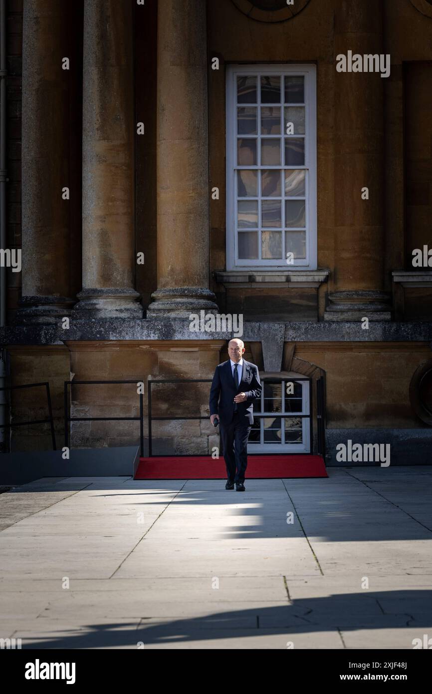 Woodstock, Großbritannien, 18.07.2024: Blenheim Palace: Treffen der Europäischen Politischen Gemeinschaft: OLAF Scholz kommt an *** Woodstock, Vereinigtes Königreich, 18 07 2024 Blenheim Palace Treffen der Europäischen Politischen Gemeinschaft Olaf Scholz kommt an Copyright: XBergmann,xGuido/BPA/dtsxNachrichtenagenturx dts 43875 Stockfoto