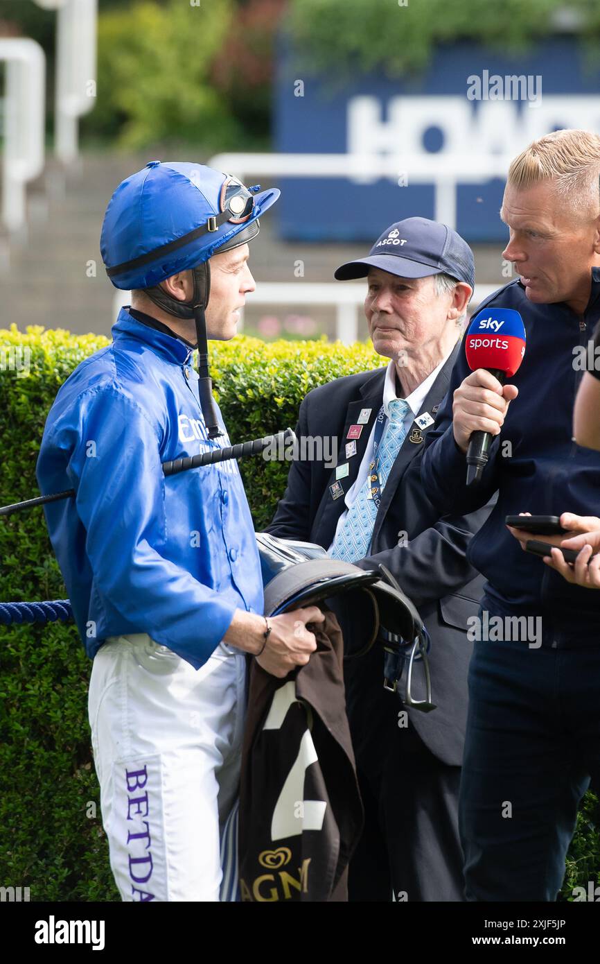 Ascot, Berkshire, Großbritannien. Juli 2024. Horse Passion and Glory (Nr. 2), geritten von Jockey Ray Dawson, gewinnt beim Summer Mile Family Raceday den Magnum Classic Ice Cream Handicap Stakes auf der Ascot Racecourse in Berkshire. Besitzer und Züchter Godolphin, Trainer Saeed bin Suroor, Newmarket, Sponsor Emirates Fly Better. Kredit: Maureen McLean/Alamy Stockfoto