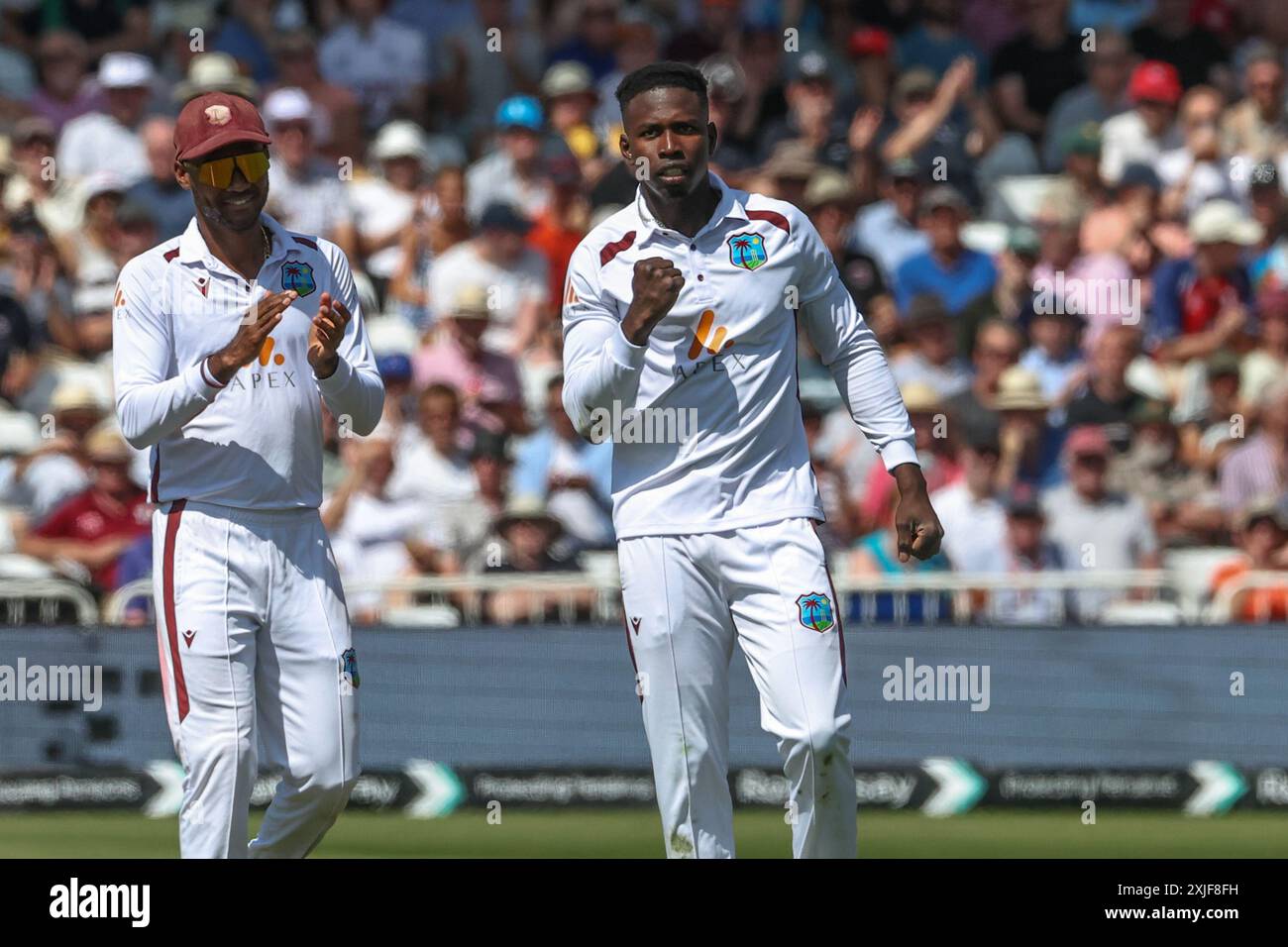 Kevin Sinclair von West Indies feiert den Wicket von Harry Brook of England während des 2. Rothesay Test Match England vs West Indies in Trent Bridge, Nottingham, Großbritannien, 18. Juli 2024 (Foto: Mark Cosgrove/News Images) Stockfoto