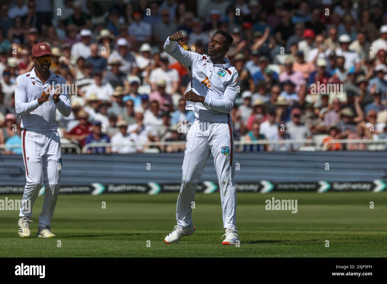 Kevin Sinclair von West Indies feiert den Wicket von Harry Brook von England während des 2. Rothesay Test Match England vs West Indies in Trent Bridge, Nottingham, Vereinigtes Königreich, 18. Juli 2024 (Foto: Mark Cosgrove/News Images) in Nottingham, Vereinigtes Königreich am 18. Juli 2024. (Foto: Mark Cosgrove/News Images/SIPA USA) Stockfoto