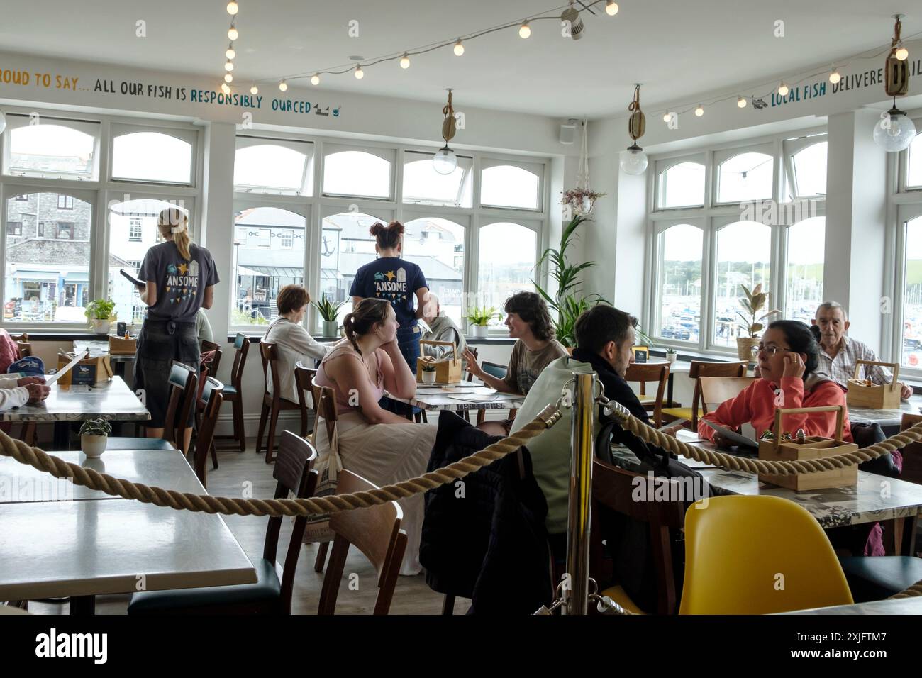 Im Restaurant Harbour Lights Fish and Chip in Falmouth cornwall, Großbritannien Stockfoto