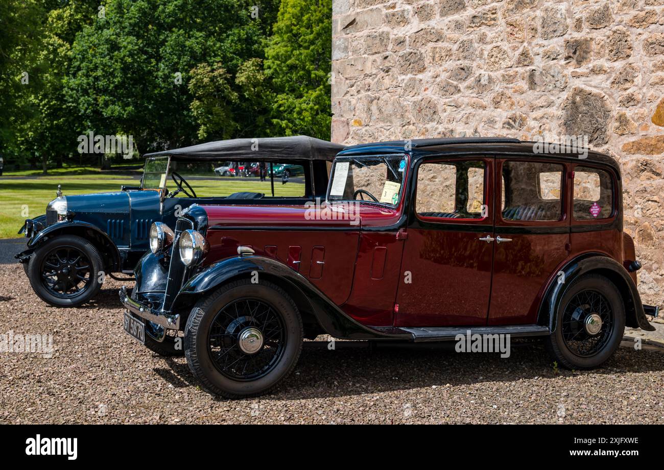 Zwei Oldtimer (926 Morris Bullnose und 1936 Austin Ascot im Lennoxlove House, East Lothian, Schottland, Großbritannien Stockfoto