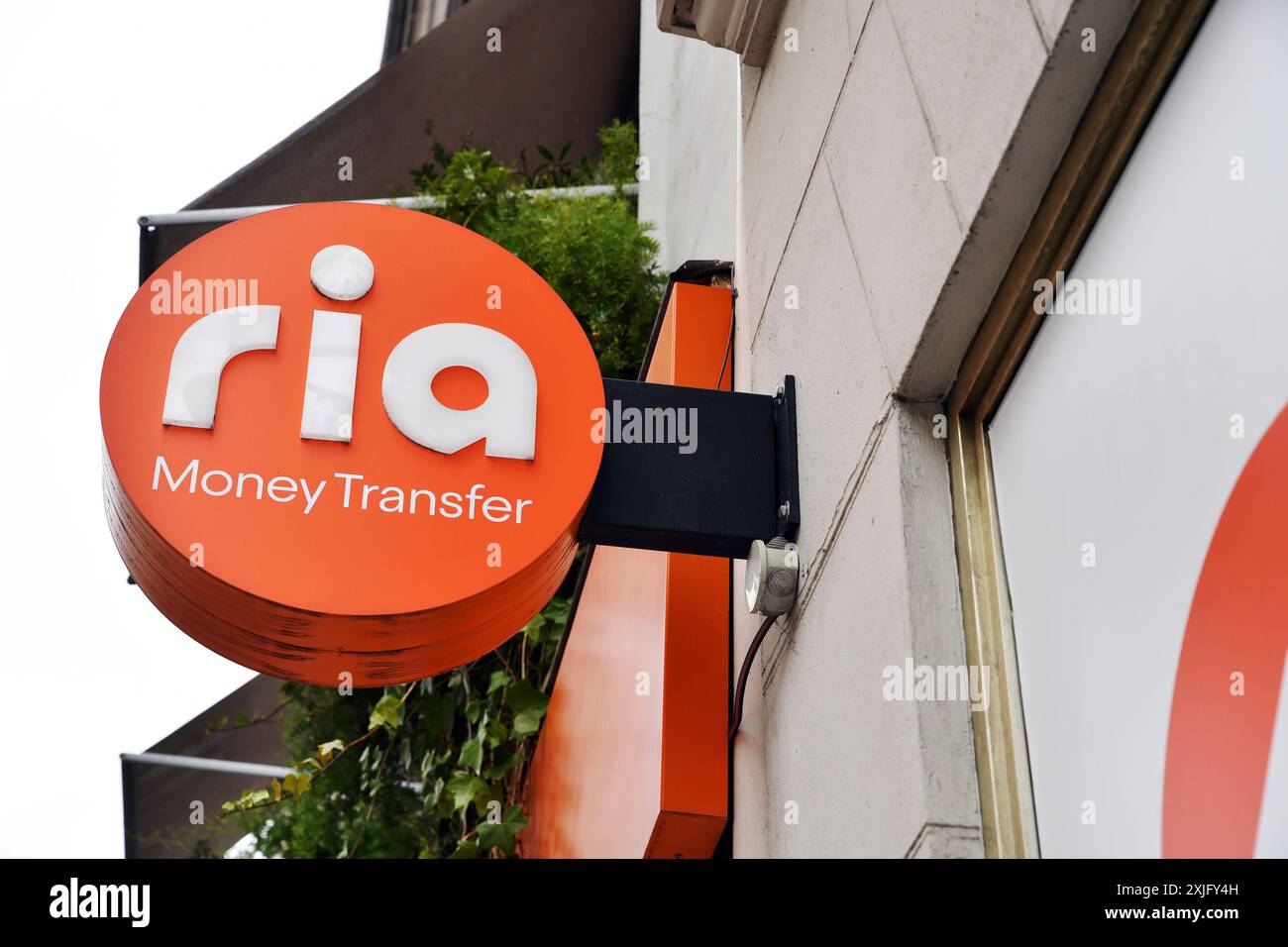 RIA Geldtransferbüro - Rue Montmartre - Paris - Frankreich Stockfoto