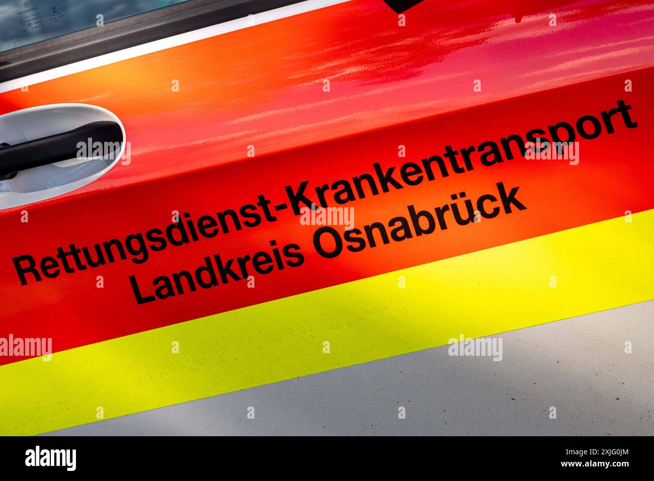 Osnabrück, Deutschland 16. Juli 2024: Im Bild: Ein Einsatzfahrzeug vom DRK, Rettungsdienst, Krankentransporte, Landkreis Osnabrück Niedersachsen *** Osnabrück, Deutschland 16. Juli 2024 im Bild ein Einsatzfahrzeug aus dem DRK, Rettungsdienst, Patiententransport, Landkreis Osnabrück Niedersachsen Copyright: XFotostandx/xReissx Stockfoto