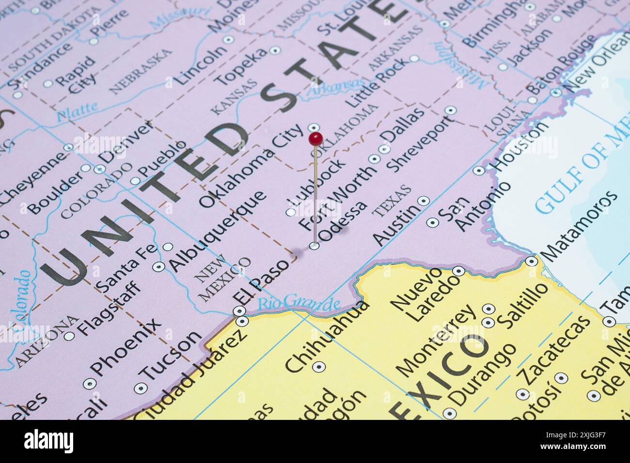 Nah an einer Stadt in Odessa mit einer roten Nadel in die politische Landkarte der Vereinigten Staaten von Amerika Stockfoto