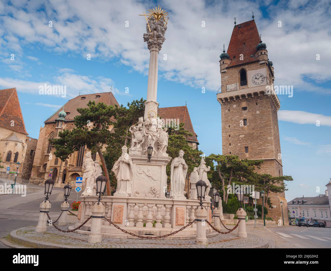 Perchtoldsdorf, Österreich - 22. JULI 2023. Details zur Pfarrkirche hl. Katholische Augustinus-Kirche, erbaut im 15. Und 16. Jahrhundert. Stadt Perchtoldsdorf, Landkreis Moedling, Niederösterreich. Stockfoto