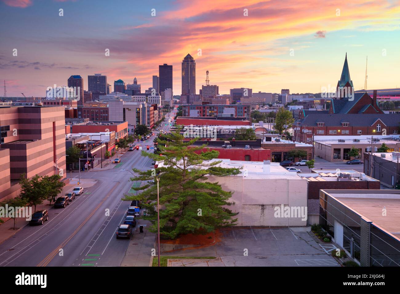 Des Moines, Iowa, USA. Stadtbild der Skyline des Moines, Iowa, USA bei Sonnenuntergang im Sommer. Stockfoto