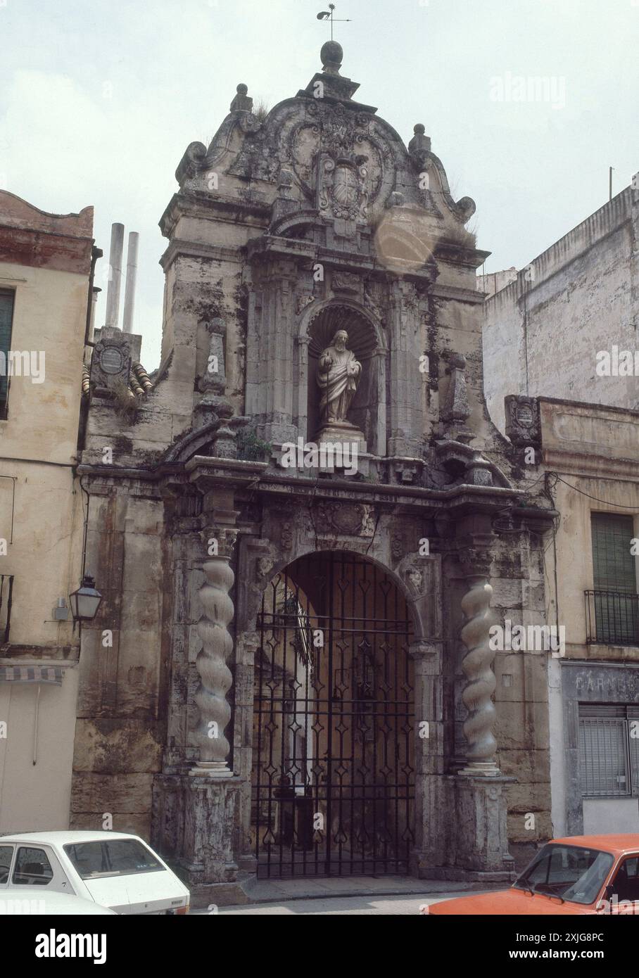 PORTADA EN LA CALLE CAPITULARES DE LA IGLESIA DE SAN PABLO DE CORDOBA - 1708 - BARROCO ESPAÑOL. Lage: ST. PAULS KIRCHE. CORDOBA. SPANIEN. DER APOSTEL PAULUS. Stockfoto