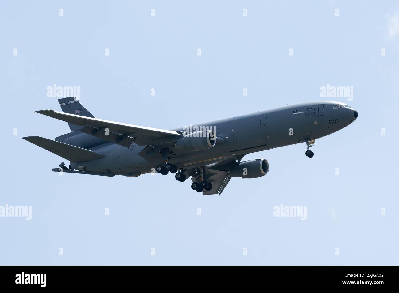 McDonnell Douglas KC-10 Extender der 79. LUFTBETANKUNGSSTAFFEL United States Air Force trifft am 18. Juli 2024 während des Royal International Air Tattoo 2024 Ankunftstages bei RAF Fairford, Cirencester, Großbritannien ein (Foto: Cody Froggatt/News Images) Stockfoto McDonnell Douglas KC-10 Extender der 79. LUFTBETANKUNGSSTAFFEL United States Air Force trifft am 18. Juli 2024 während des Royal International Air Tattoo 2024 Ankunftstages bei RAF Fairford, Cirencester, Großbritannien ein (Foto: Cody Froggatt/News Images) Stockfoto