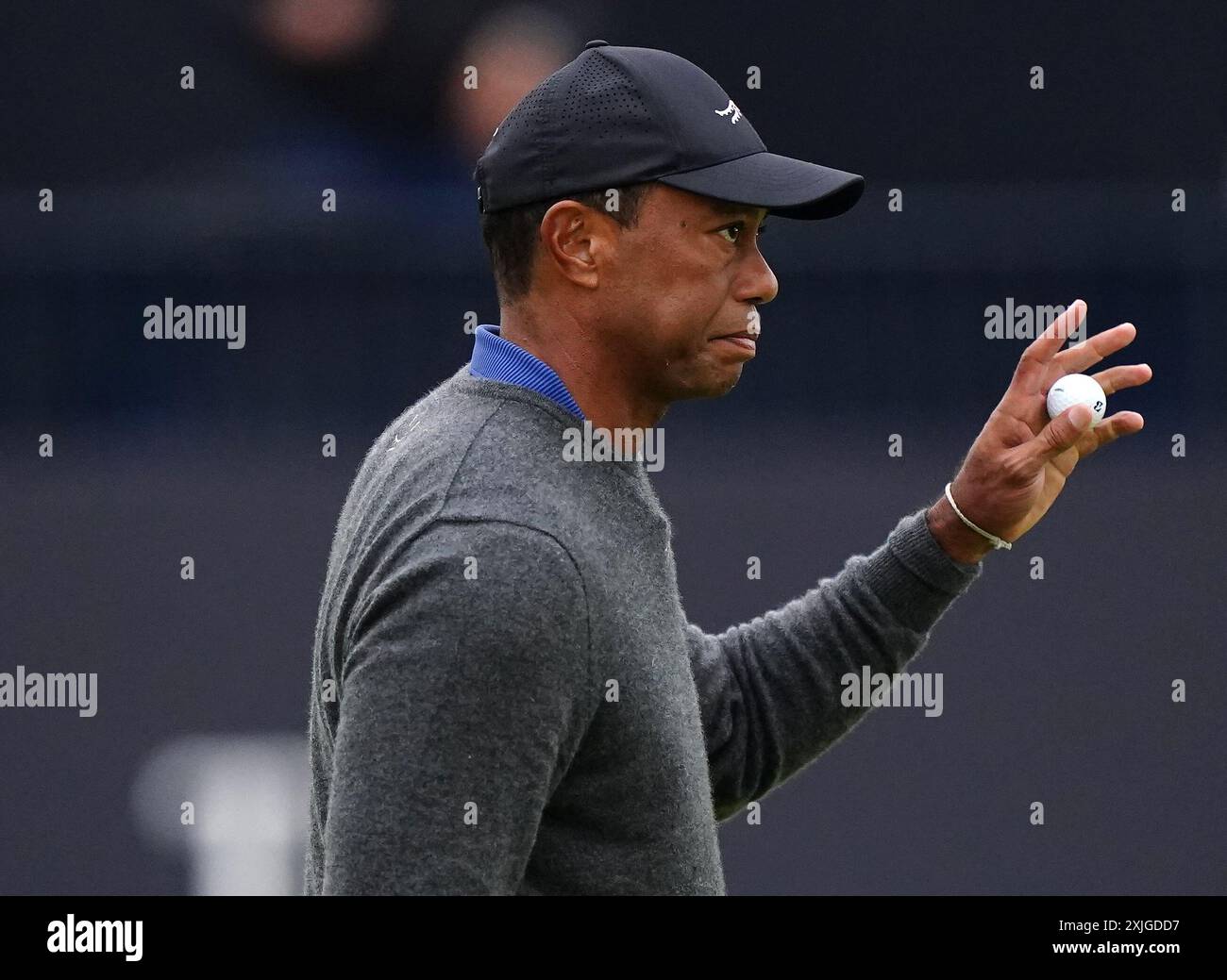 Die Tiger Woods der USA würdigt die Menge, nachdem sie das 18. Green am ersten Tag der Open in Royal Troon, South Ayrshire, Schottland, erreicht hat. Bilddatum: Donnerstag, 18. Juli 2024. Stockfoto