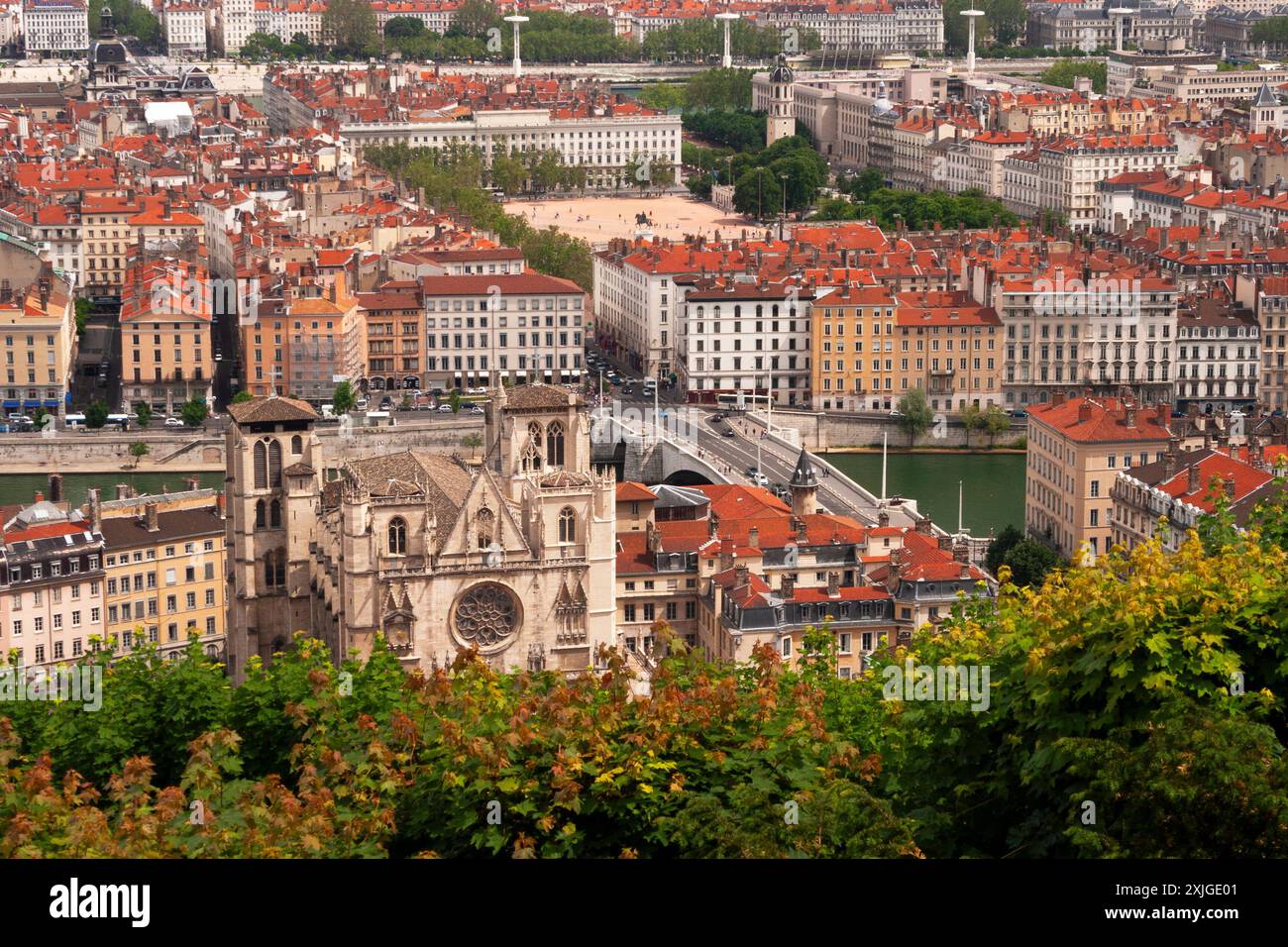 Blick auf die Stadt vom Hügel Fourvière in Lyon in Frankreich in Europa Stockfoto