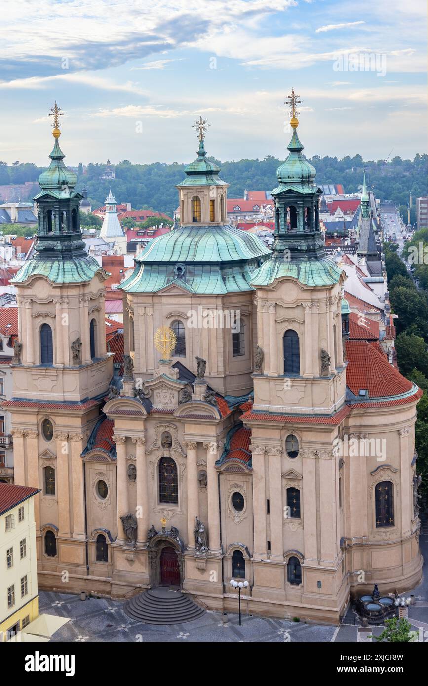 Aus der Vogelperspektive der Nikolaikirche (Malá Strana). Die Nikolaikirche ist eine römisch-katholische Barockkirche in der Kleinstadt Prag Stockfoto