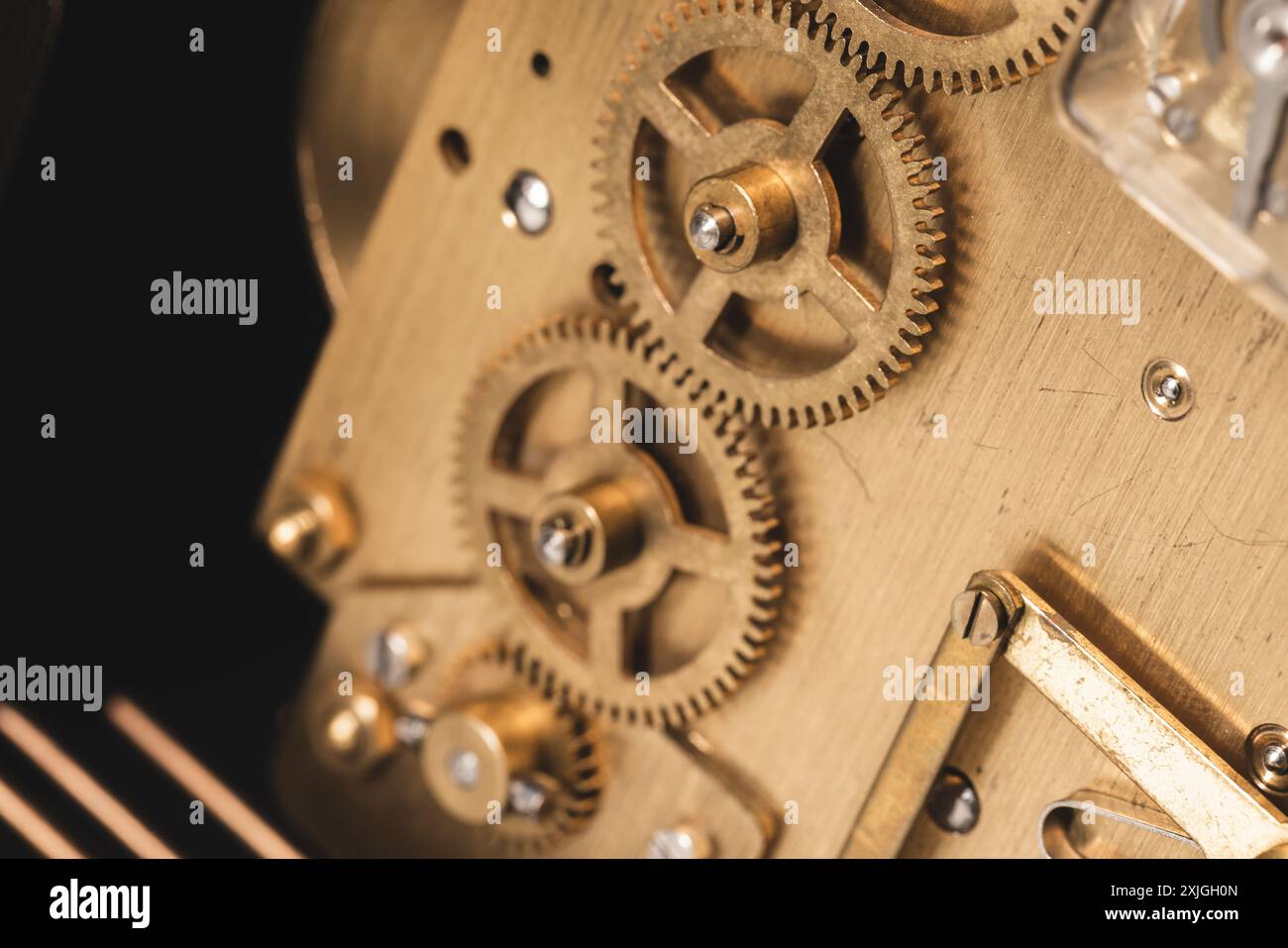 Zahnräder einer Vintage-Uhr, Nahaufnahme mit selektivem Weichfokus Stockfoto