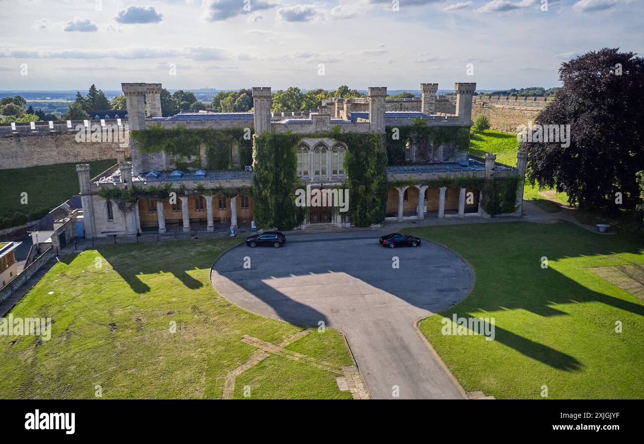 Lincoln Crown Court ist eine Justizeinrichtung in Lincoln, England. Es befindet sich auf der westlichen Seite des Geländes von Lincoln Castle und ist ein Grad II l Stockfoto