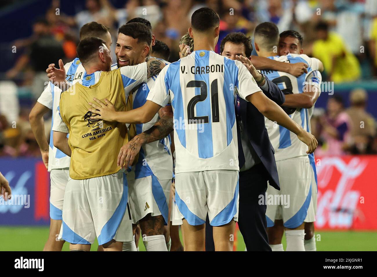 Argentiniens Spieler feiern nach dem Finale der Copa América USA 2024 gegen Kolumbien am 14. Juli 2024 im Hard Rock Stadium. Argentinien wird Champion, nachdem er mit 1:0 gewonnen hat. Stockfoto