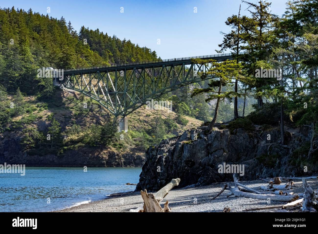 Täuschung Pass State Park, Washington, USA. North Beach und Deception Pass Bridge. Stockfoto