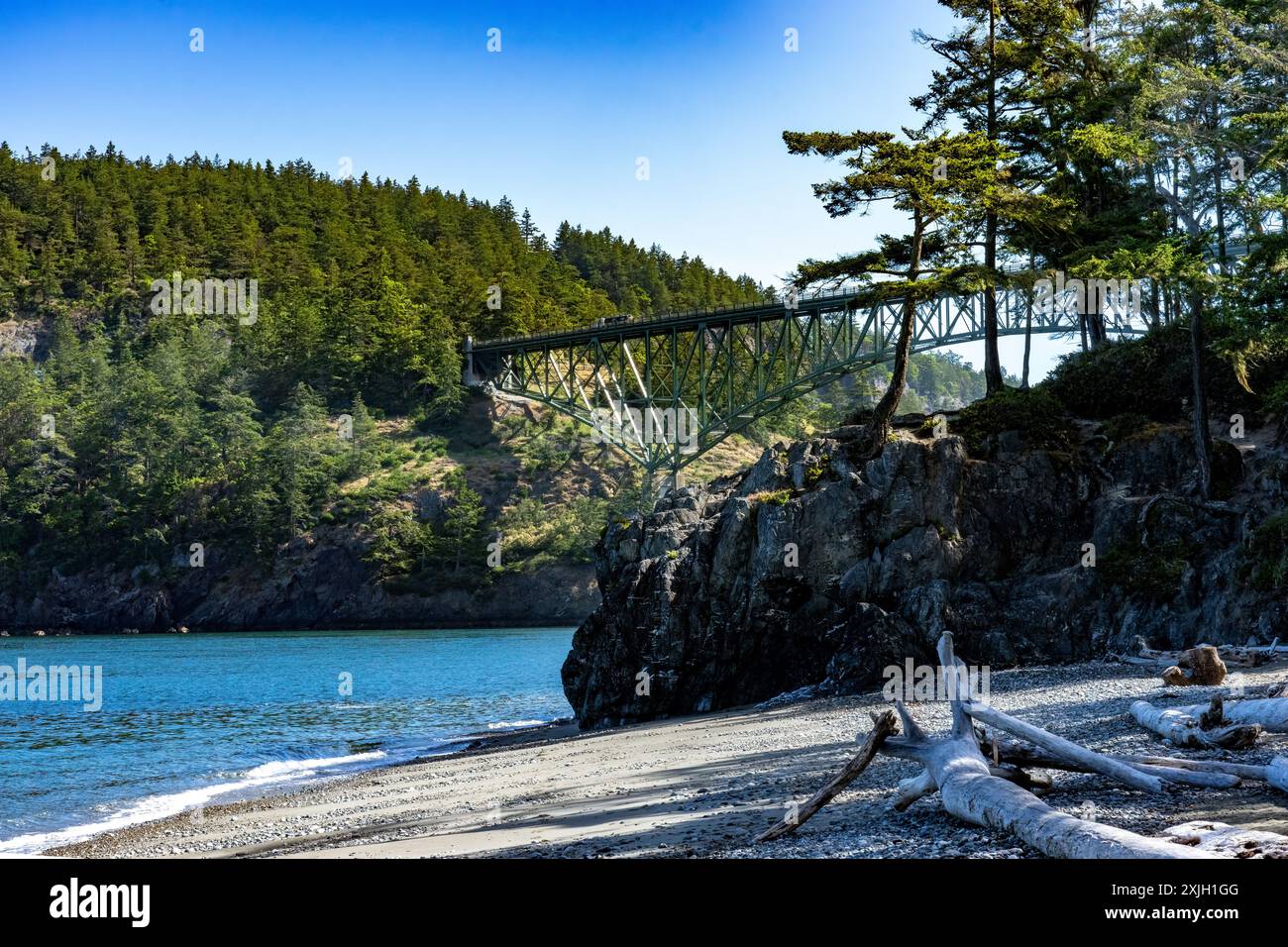 Täuschung Pass State Park, Washington, USA. North Beach und Deception Pass Bridge. Stockfoto