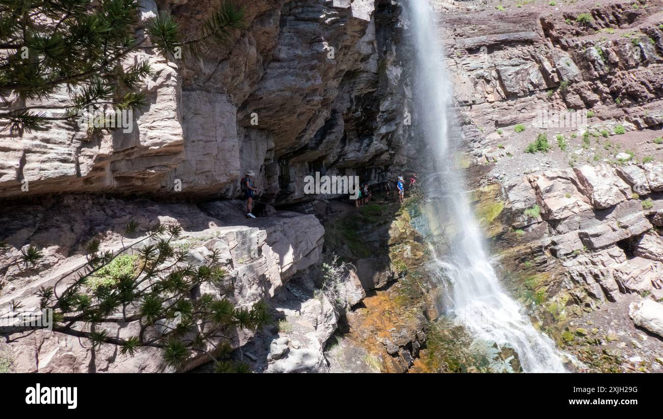 Familien genießen den Cascade Falls Park in Ouray, Colorado. Stockfoto