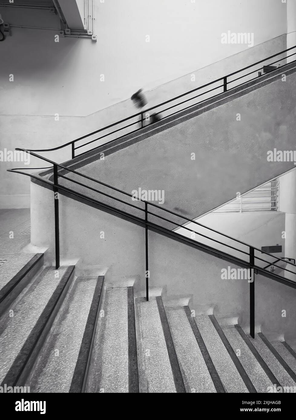 Monochromer Blick auf die Central Market Heritage Site Treppe in Hongkong Stockfoto