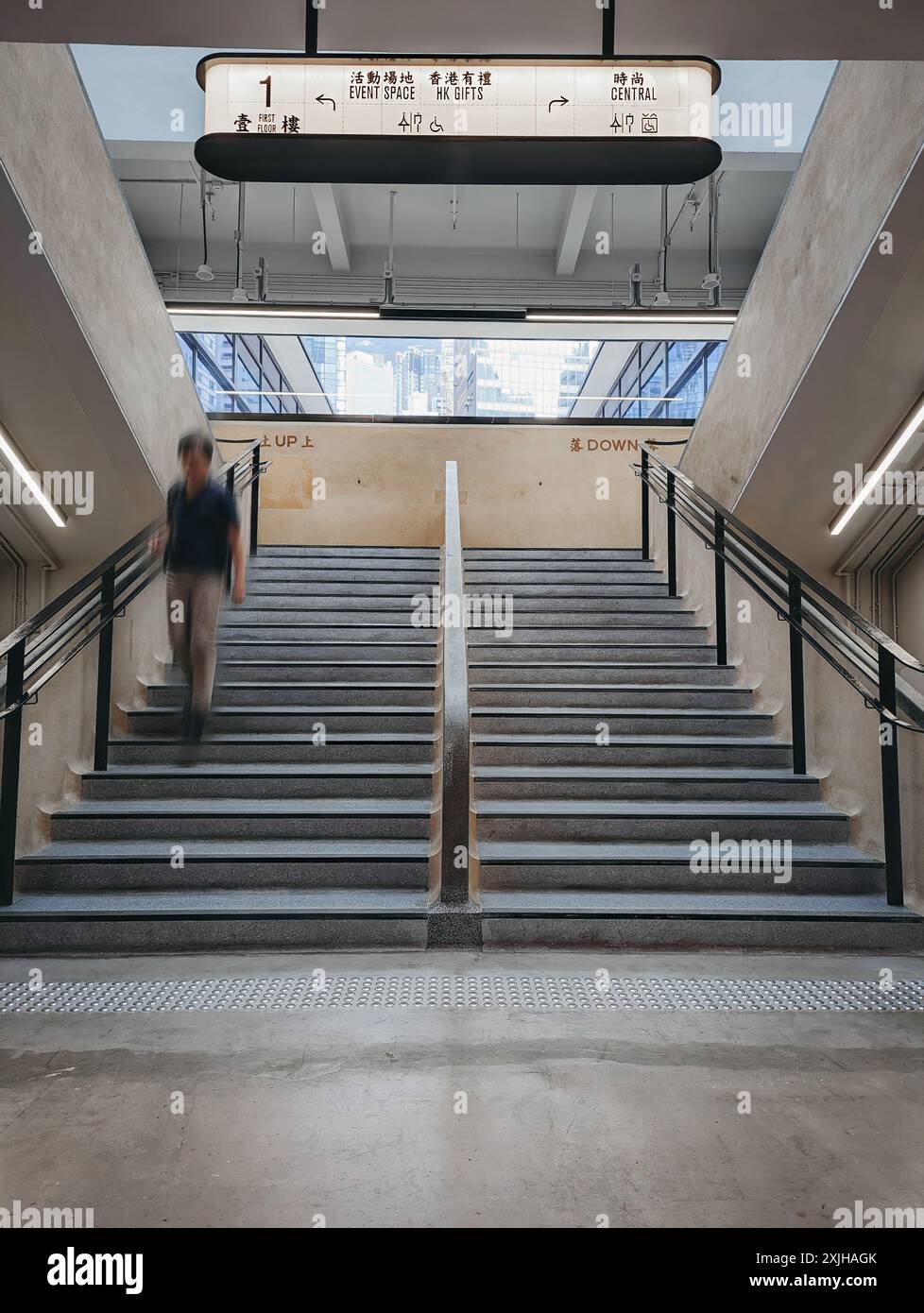 Symmetrieansicht der Central Market Heritage Site Treppe in Hongkong Stockfoto