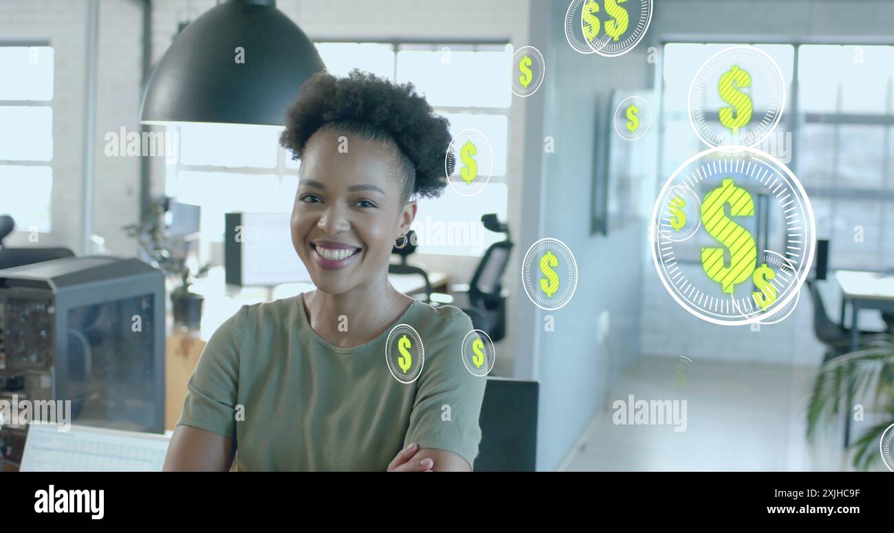 Bild: Dollarzeichen Datenverarbeitung über afroamerikanische Geschäftsfrau im Büro Stockfoto