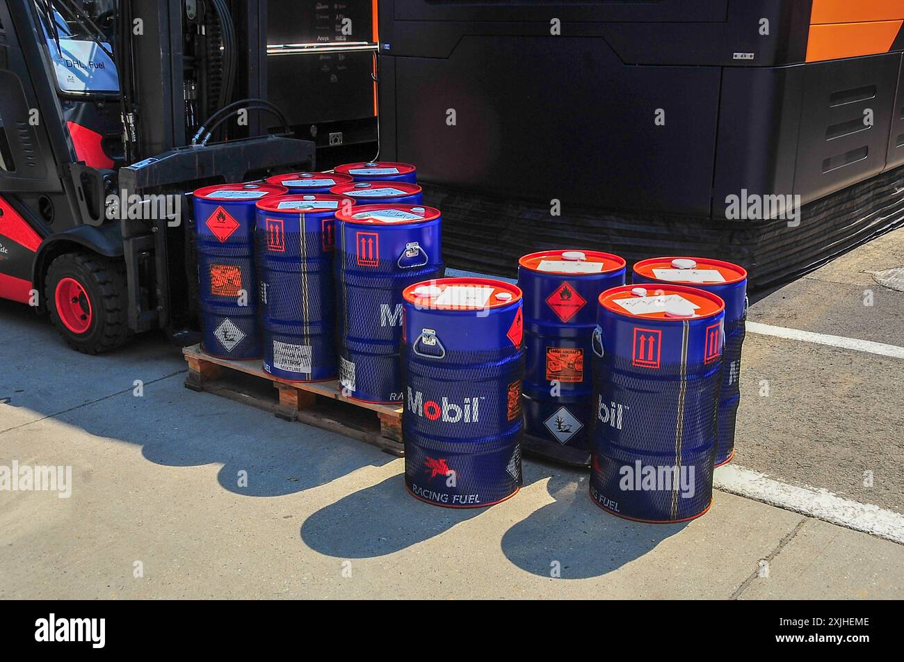 Mogyorod, Ungarn. Juli 2024. Mobil1 Dosen während des Vorbereitungstages, 18. Juli, des Großen Preises der Formel 1 von Ungarn 2024, der vom 19. juli bis 21. juli 2024 auf der Hungaroring-Strecke in Mogyorod, Budapest, Ungarn stattfinden soll (Foto: Alessio de Marco/SIPA USA) Credit: SIPA USA/Alamy Live News Stockfoto