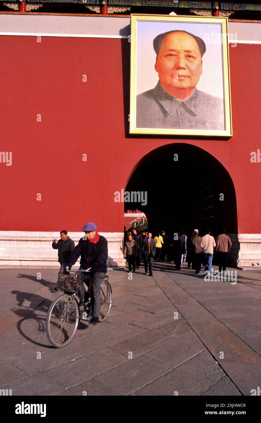 CHINA, PEKING, TIEN AN MEN SQUARE. MAO TSE-TOUNG PORTRÄT Stockfoto
