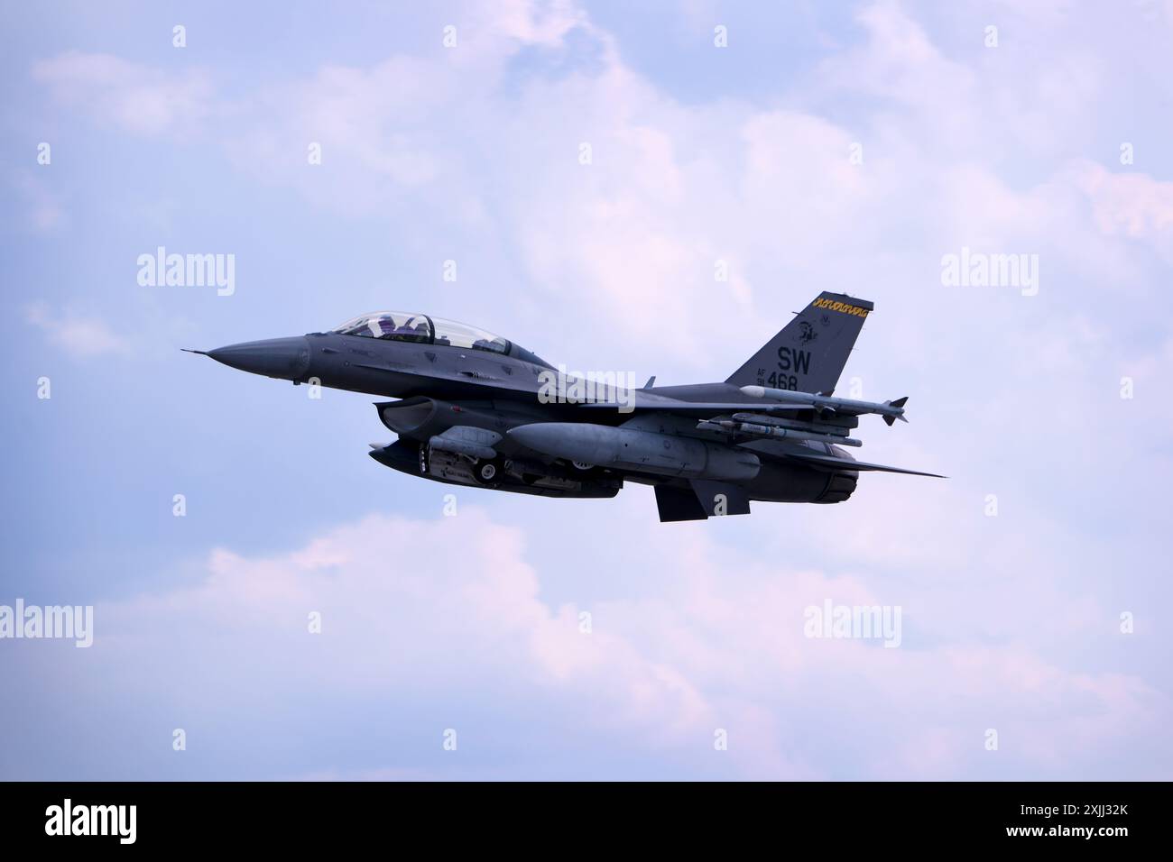 Ein F-16D-Kampffalke der US Air Force, der der 79th Fighter Squadron zugeordnet ist, startet am 25. Juni 2024 auf der Shaw Air Force Base, S.C. Die 79. FS partic Stockfoto