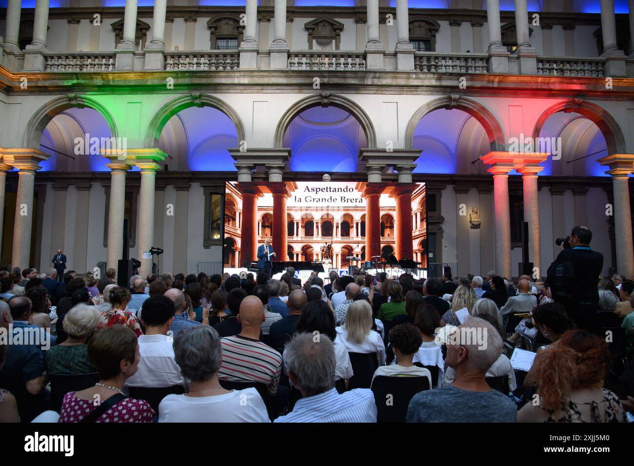 Mailand, Mailand. Juli 2024. Concerto di Nicola Piovani nel Cortile d'onore del palazzo di Brera - Milano - Giovedì 17 Luglio 2024 (Foto Claudio Furlan/Lapresse) Nicola Piovani Konzert im Cortile d'onore des Palastes Brera - Mailand - Donnerstag, 17. Juli 2024 (Foto Claudio Furlan/Lapresse) Credit: LaPresse/Alamy Live News Stockfoto