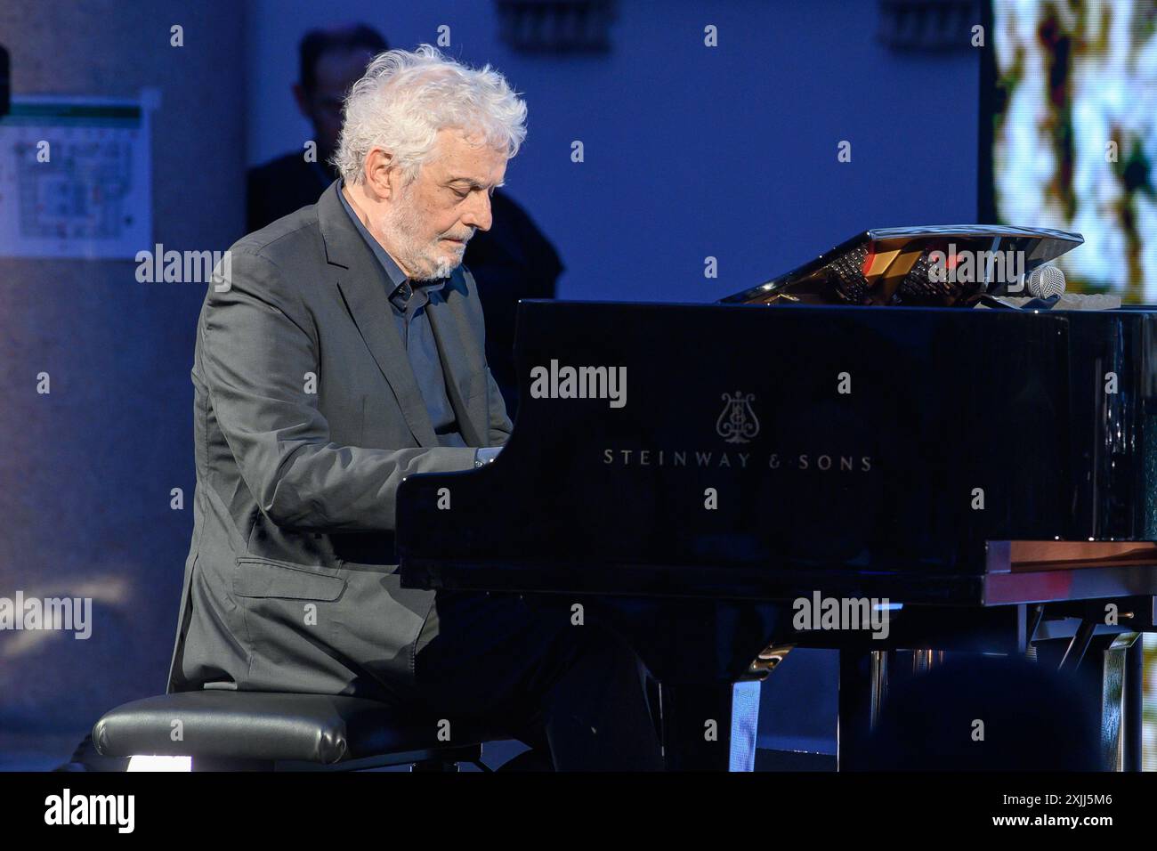 Mailand, Mailand. Juli 2024. Concerto di Nicola Piovani nel Cortile d'onore del palazzo di Brera - Milano - Giovedì 17 Luglio 2024 (Foto Claudio Furlan/Lapresse) Nicola Piovani Konzert im Cortile d'onore des Palastes Brera - Mailand - Donnerstag, 17. Juli 2024 (Foto Claudio Furlan/Lapresse) Credit: LaPresse/Alamy Live News Stockfoto