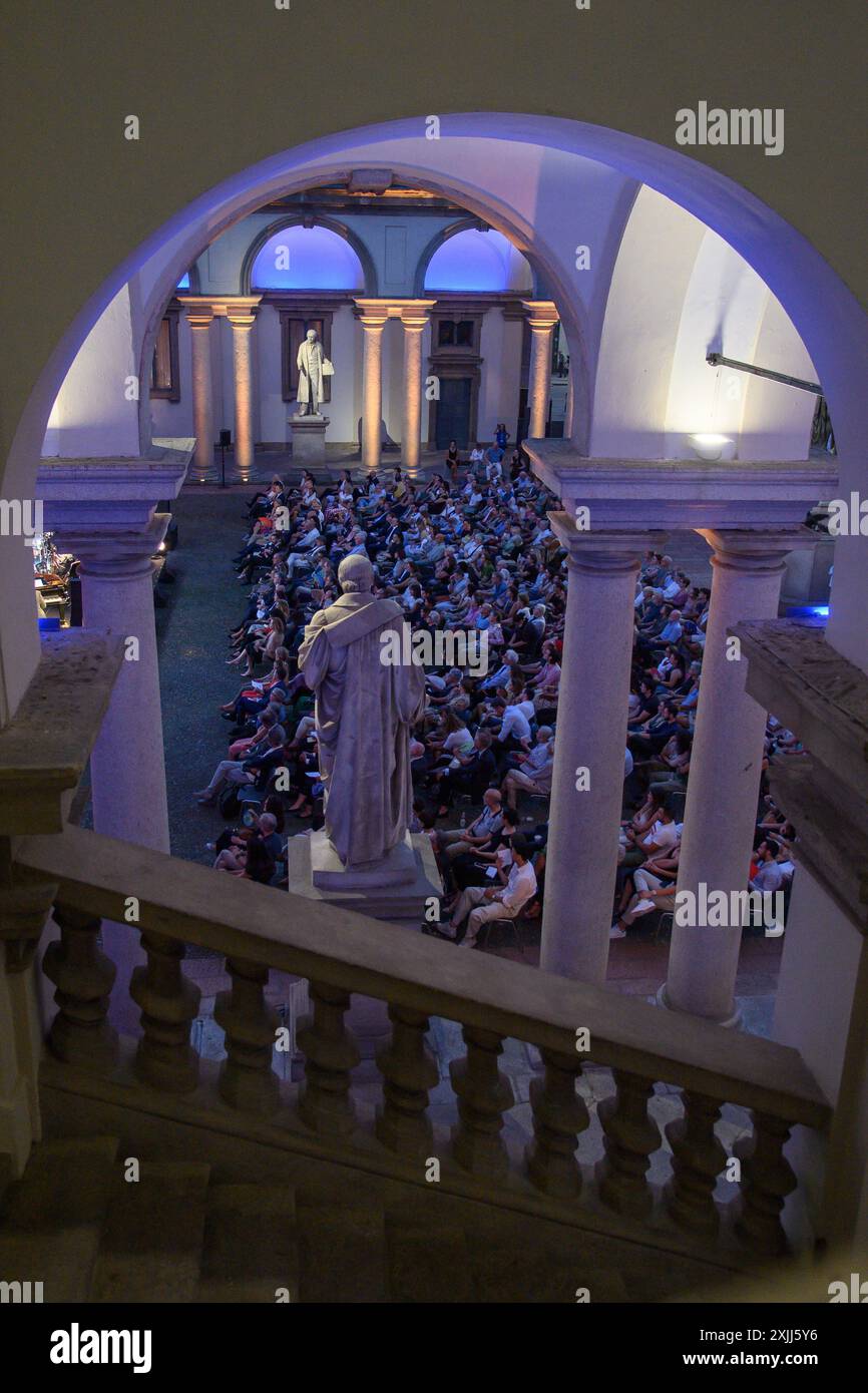 Mailand, Mailand. Juli 2024. Concerto di Nicola Piovani nel Cortile d'onore del palazzo di Brera - Milano - Giovedì 17 Luglio 2024 (Foto Claudio Furlan/Lapresse) Nicola Piovani Konzert im Cortile d'onore des Palastes Brera - Mailand - Donnerstag, 17. Juli 2024 (Foto Claudio Furlan/Lapresse) Credit: LaPresse/Alamy Live News Stockfoto