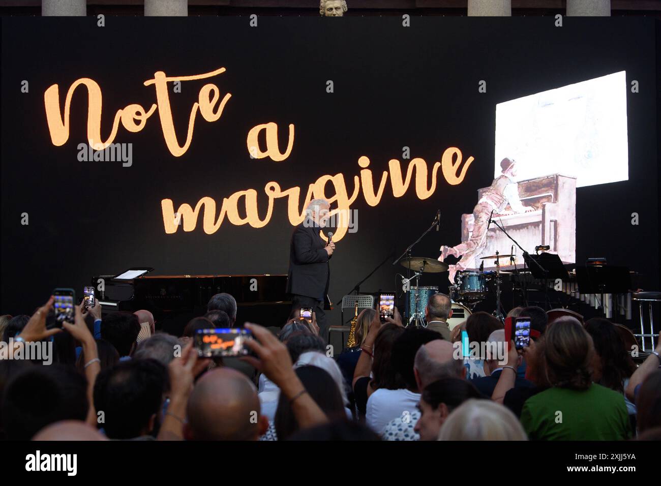 Mailand, Mailand. Juli 2024. Concerto di Nicola Piovani nel Cortile d'onore del palazzo di Brera - Milano - Giovedì 17 Luglio 2024 (Foto Claudio Furlan/Lapresse) Nicola Piovani Konzert im Cortile d'onore des Palastes Brera - Mailand - Donnerstag, 17. Juli 2024 (Foto Claudio Furlan/Lapresse) Credit: LaPresse/Alamy Live News Stockfoto