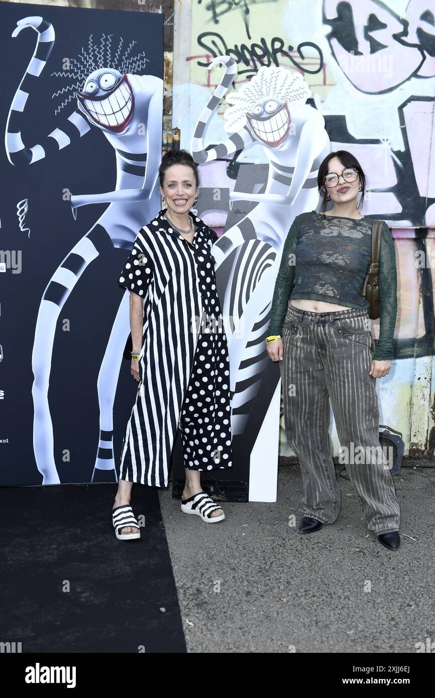 Anna Thalbach mit Tochter Nellie Thalbach bei der Premiere der internationalen Ausstellung von Tim Burtons Labyrinth in Berlin 18.07.2024 *** Anna Thalbach mit Tochter Nellie Thalbach bei der Premiere der internationalen Ausstellung von Tim Burtons Labyrinth in Berlin 18 07 2024 Stockfoto