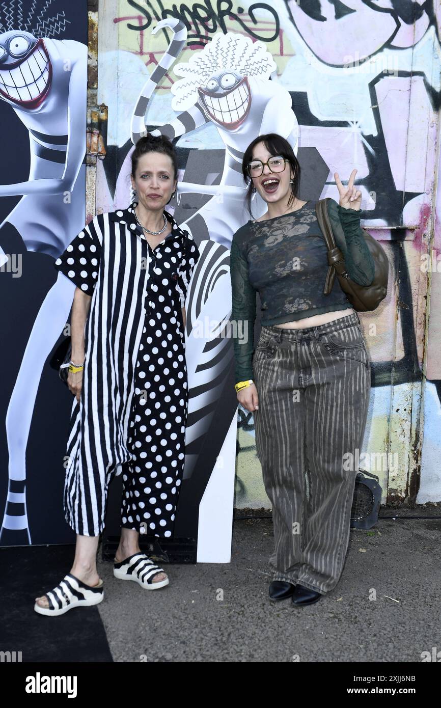 Anna Thalbach mit Tochter Nellie Thalbach bei der Premiere der internationalen Ausstellung von Tim Burtons Labyrinth in Berlin 18.07.2024 *** Anna Thalbach mit Tochter Nellie Thalbach bei der Premiere der internationalen Ausstellung von Tim Burtons Labyrinth in Berlin 18 07 2024 Stockfoto