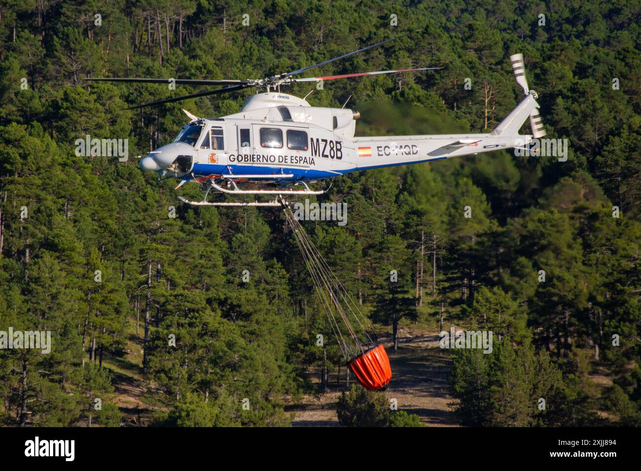 Bell 412 Löschhubschrauber der spanischen Regierung Stockfoto